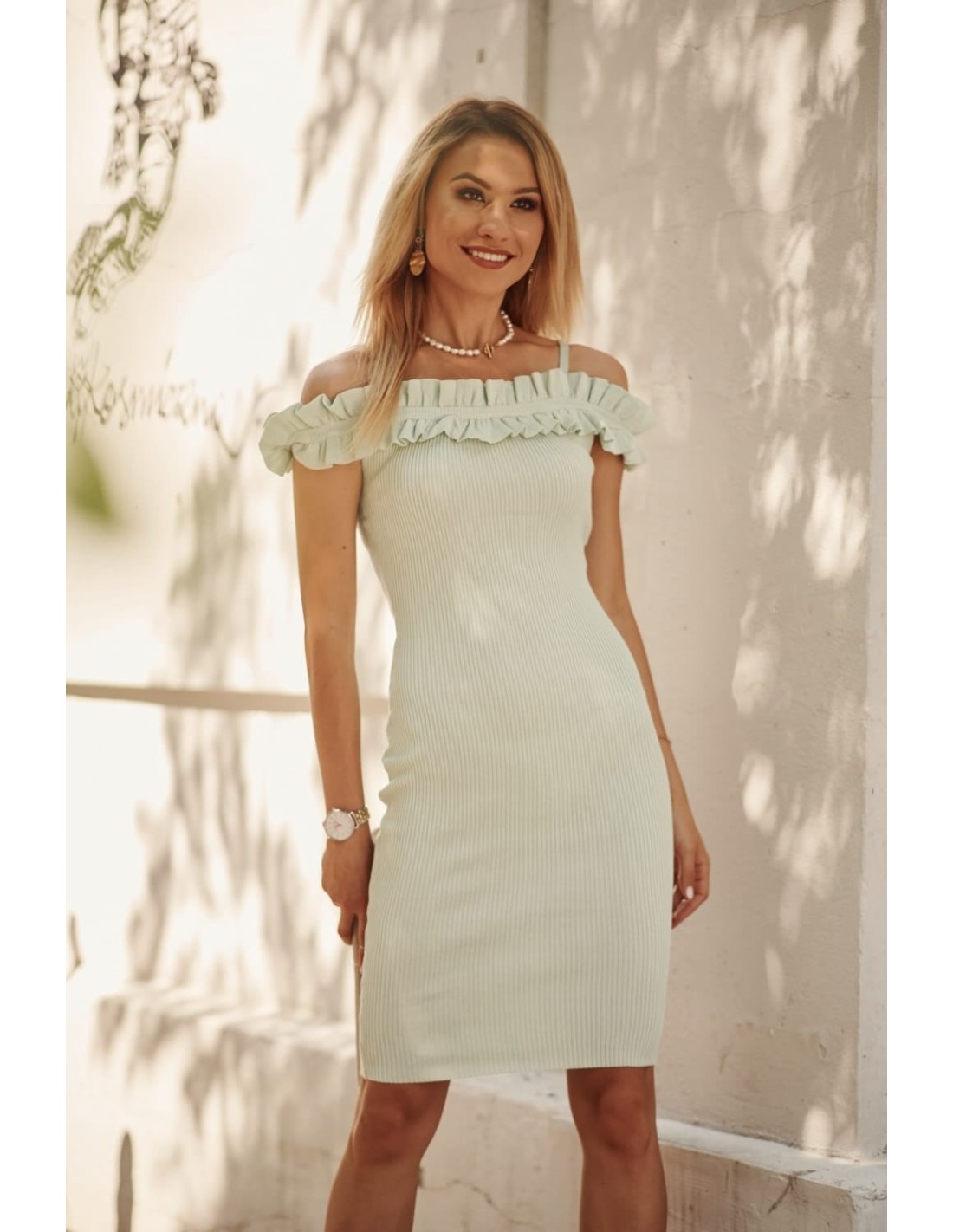 Tailliertes Kleid mit Rüschen am Ausschnitt, Pistazien 08372 – Online-Shop – Boutique